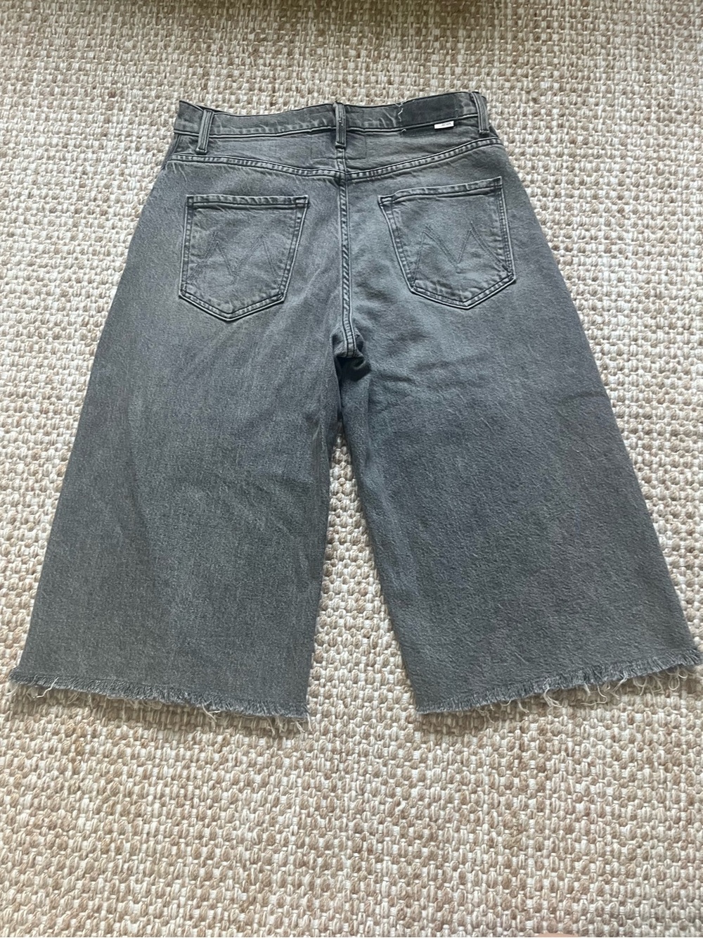 MOTHER The Whole Lot Zip Twist Fray shorts, Bait and Switch wash, size 28 - Picture 3 of 10